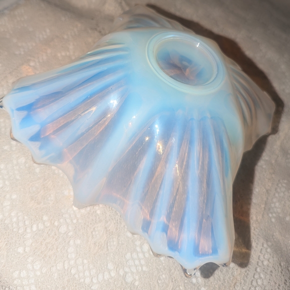 Fostoria Vintage Opalesent Blue and White Basket. - Picture 7 of 7